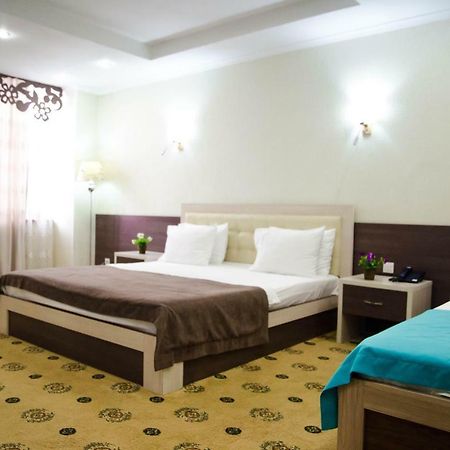 Luxury House Hotel Shymkent Ngoại thất bức ảnh