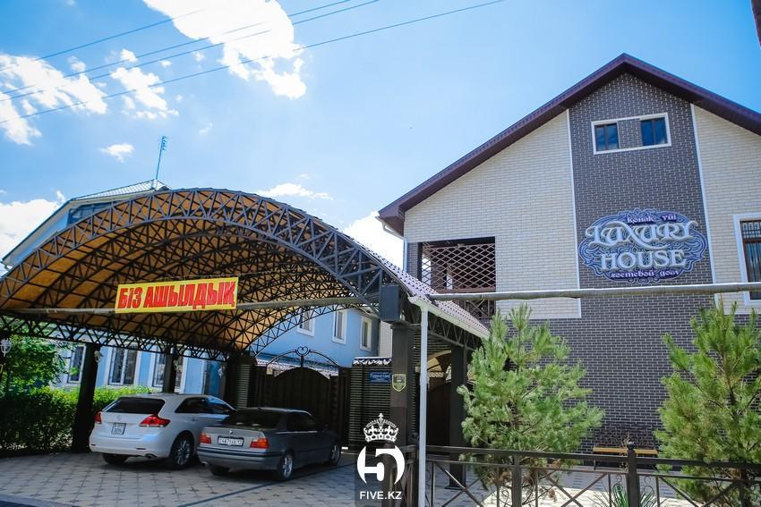 Luxury House Hotel Shymkent Ngoại thất bức ảnh
