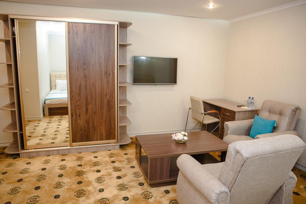 Luxury House Hotel Shymkent Ngoại thất bức ảnh