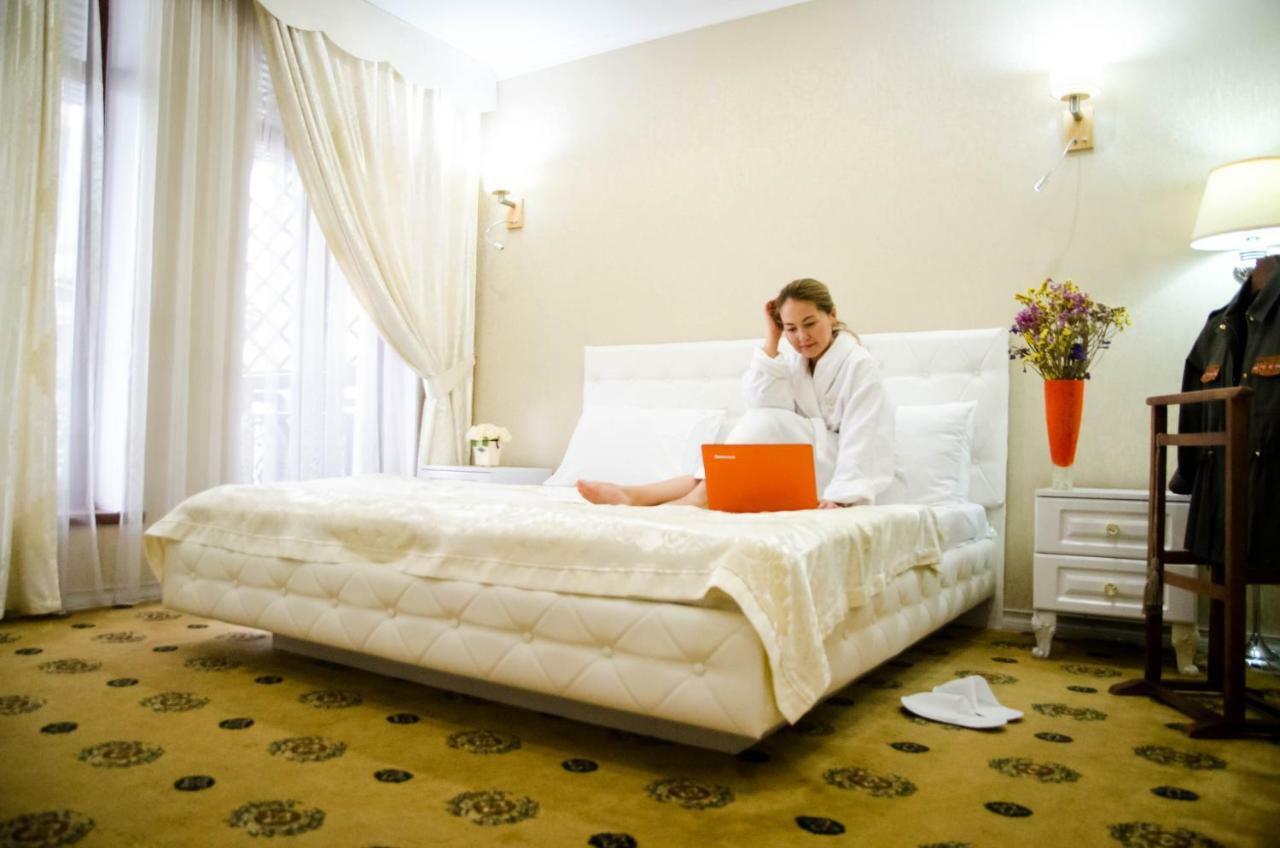 Luxury House Hotel Shymkent Ngoại thất bức ảnh
