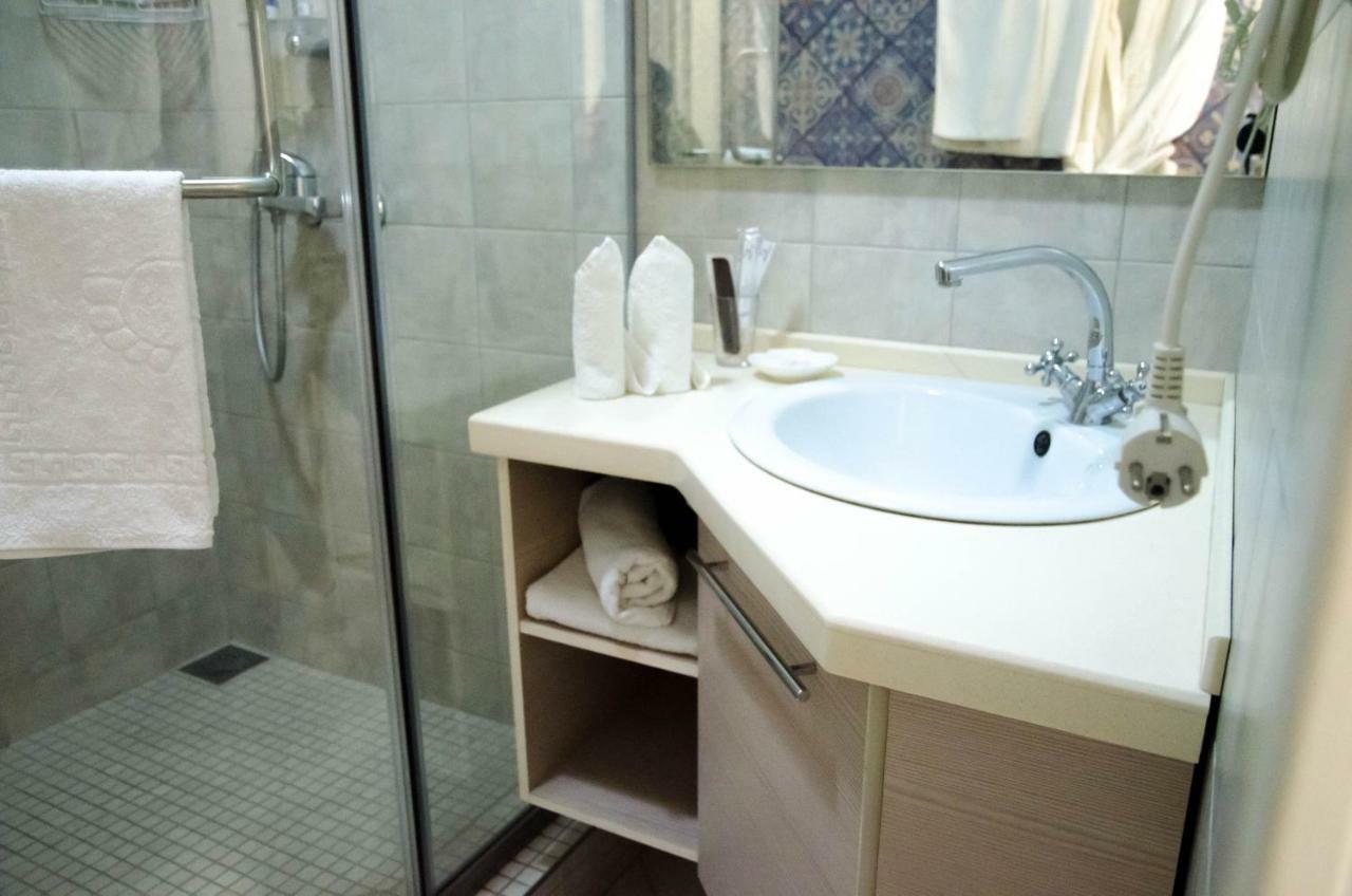 Luxury House Hotel Shymkent Ngoại thất bức ảnh