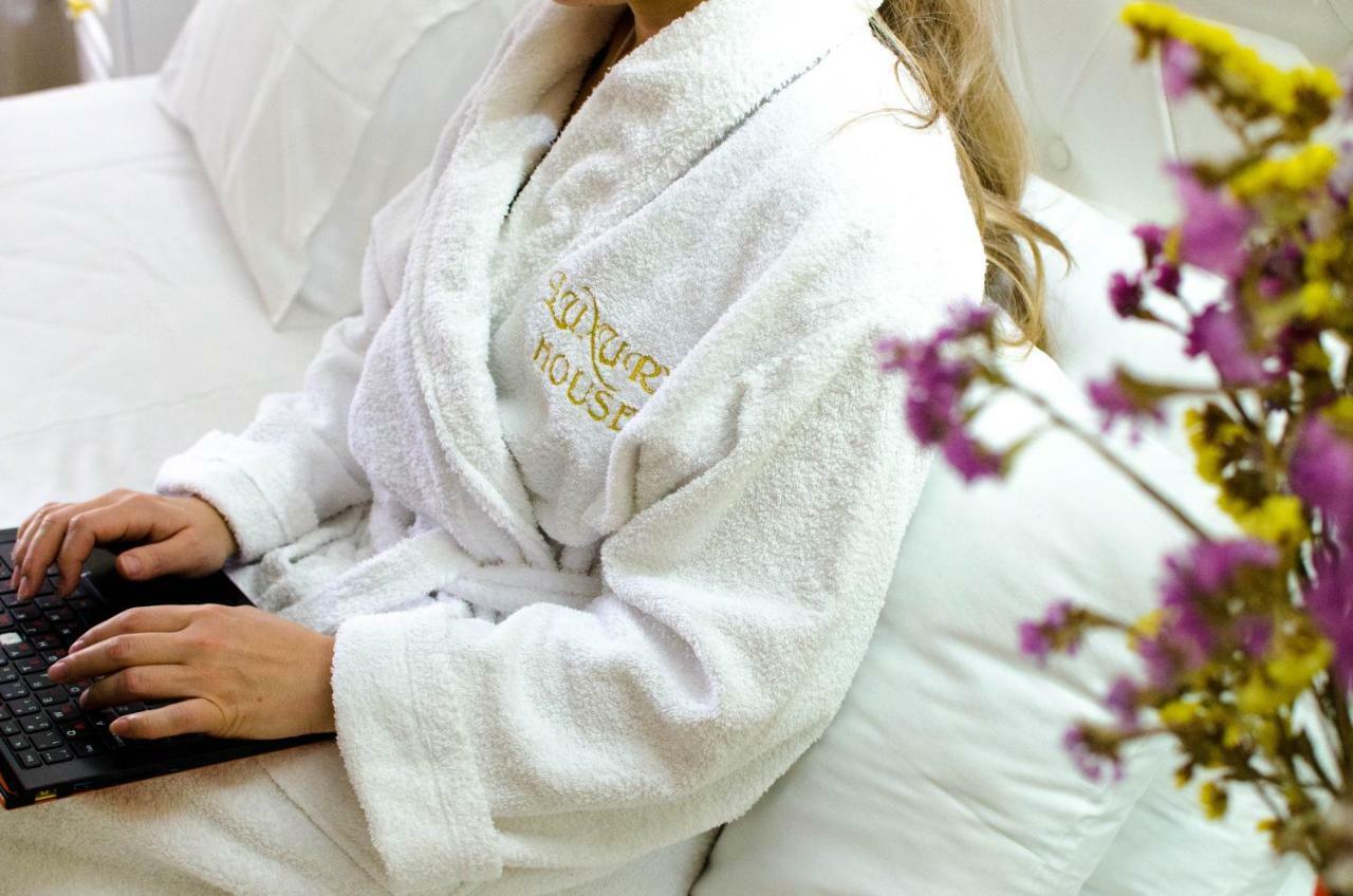 Luxury House Hotel Shymkent Ngoại thất bức ảnh