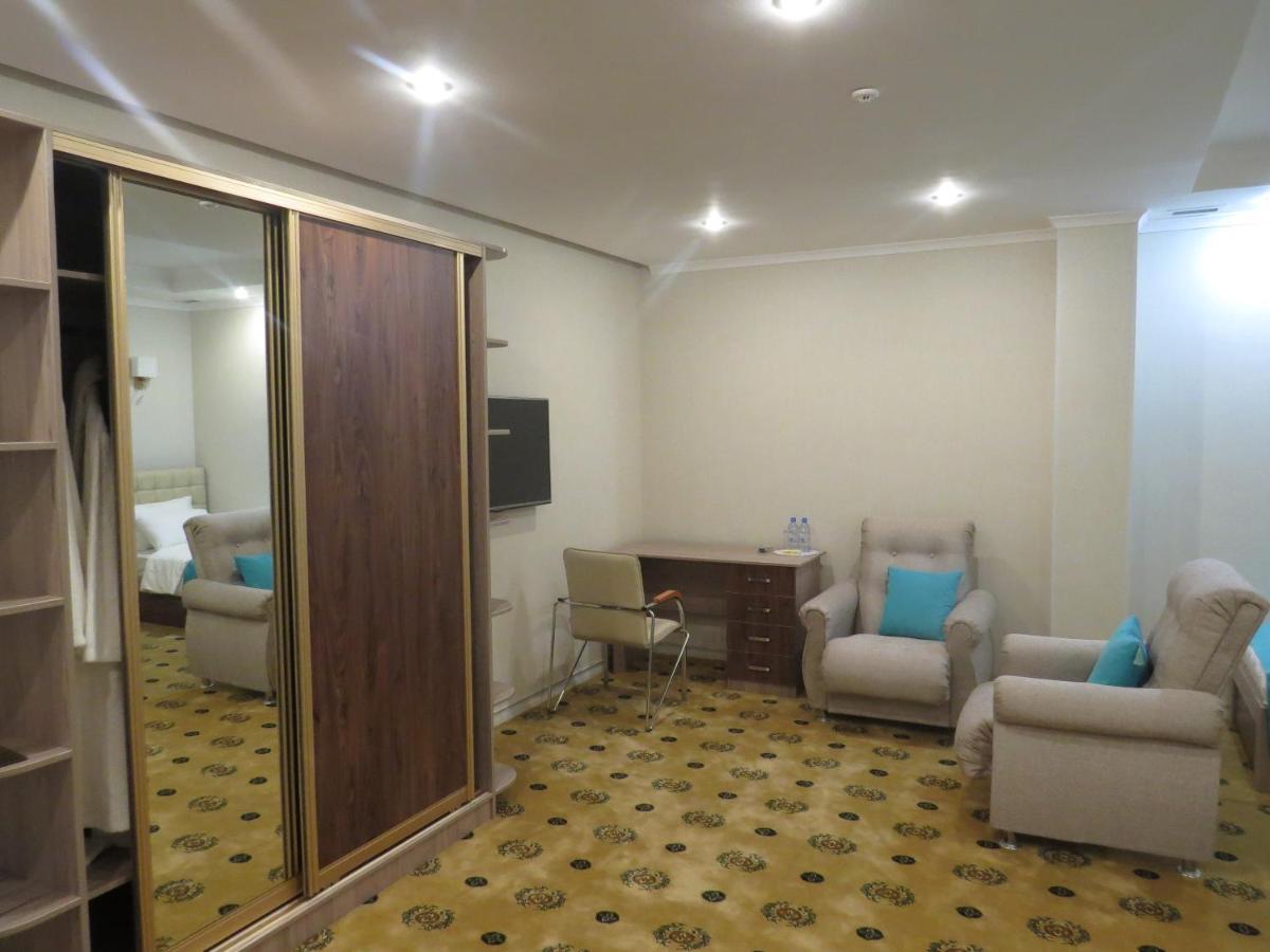 Luxury House Hotel Shymkent Ngoại thất bức ảnh